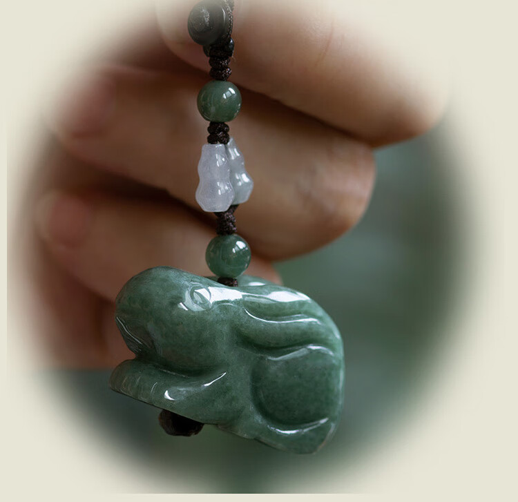 君呈翡翠兔吊坠生肖兔项链立体兔玉钥匙挂件玉手机玉石绿色项链款