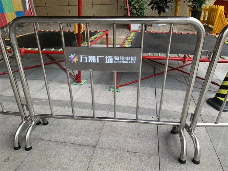 304不锈钢铁马护栏隔离栏万达超市地铁高铁学校安全围栏2011米高15米