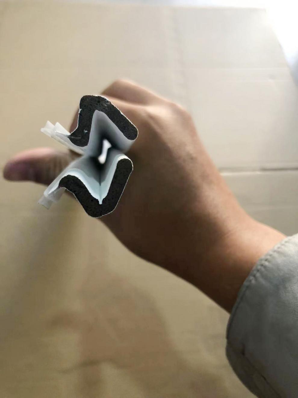 pu包覆式密封条v字型拉槽皮条生态门胶条铝包木门