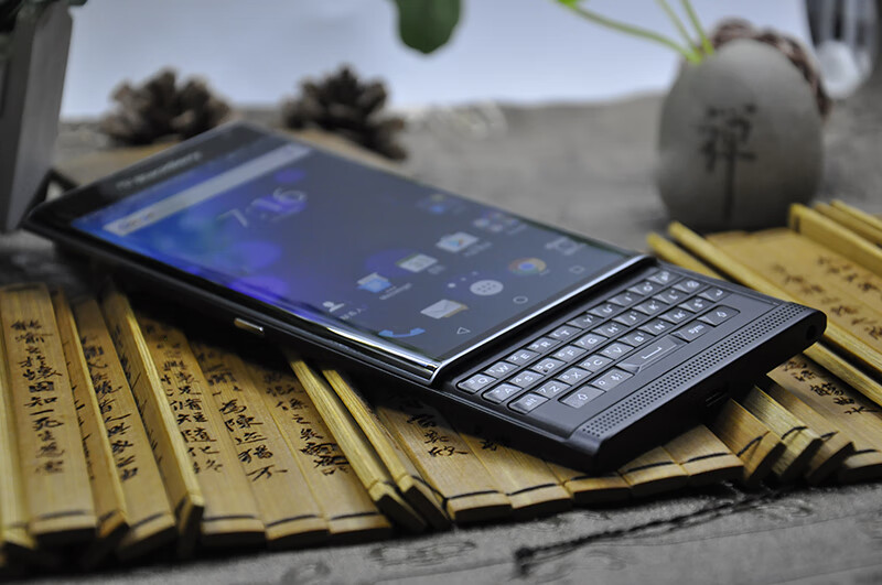 黑莓(blackberry)priv曲面屏滑盖全键盘触屏移动联通4g备用手机 黑色