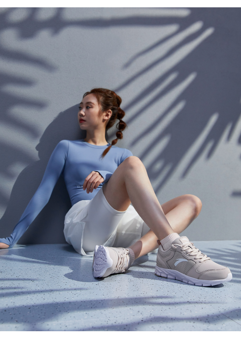 安踏跑步鞋女鞋2022夏季新款官网旗舰软底轻便健步鞋跑鞋运动鞋子革面