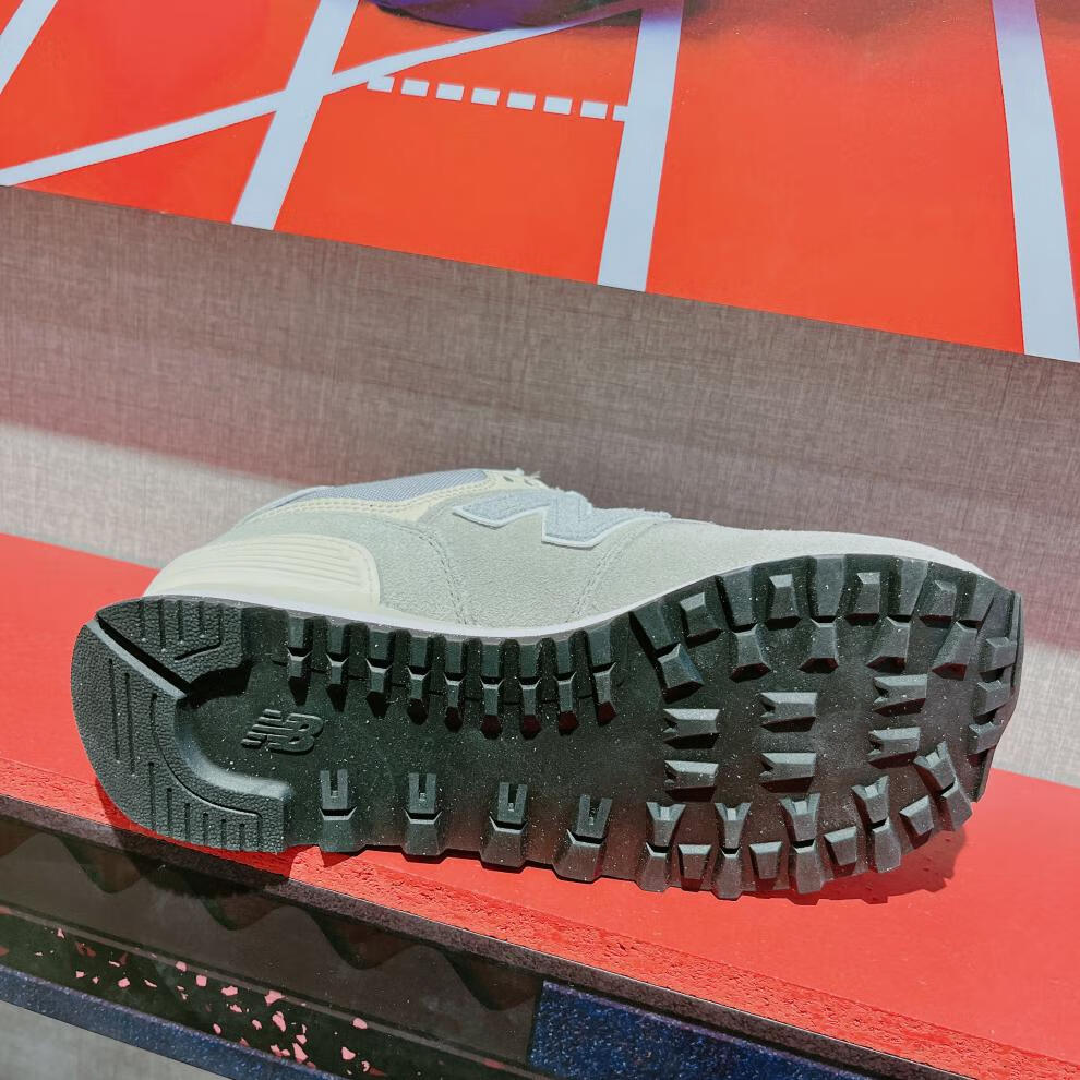 简约风风格:休闲风适用场景:休闲闭合方式:系带鞋帮高度:低帮鞋底材质