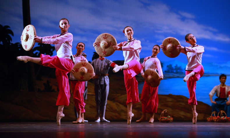 hzcl公主演出舞蹈服十红军秧歌表演服红色娘子服女万泉河水舞蹈芭蕾舞