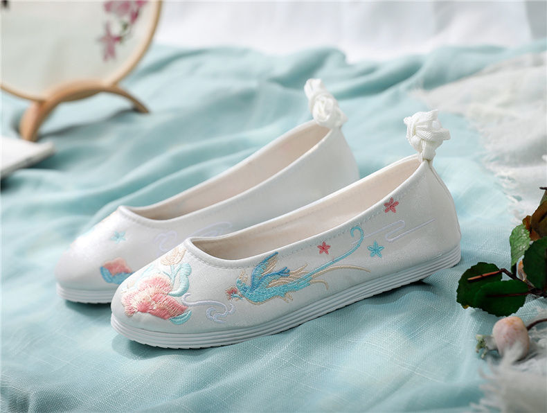 鞋子绣花鞋女古风内增高圆头醉蝴蝶串珠定制古装流苏布鞋白色1蝴蝶39