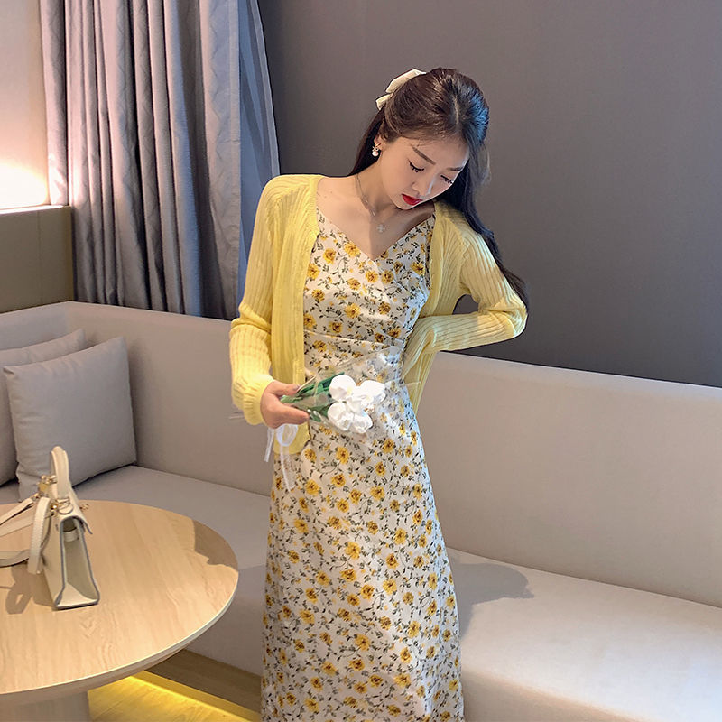 春夏碎花吊带连衣裙年新款小清新蜜桃温柔风修身显瘦仙女裙红色披肩