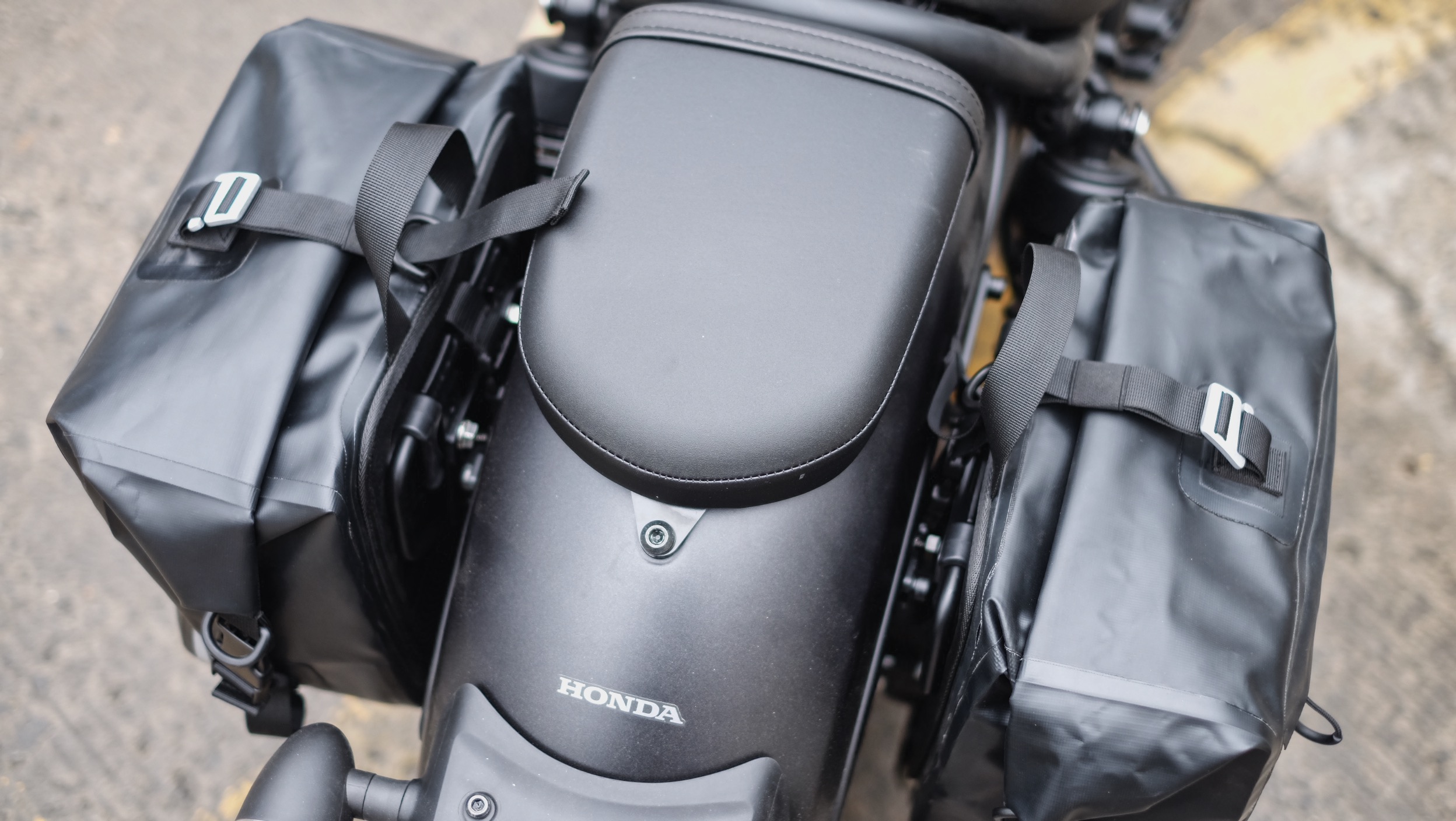 适用于本田cm300侧边包防水包边挂包杂物包大容量手提单肩包黑色左边