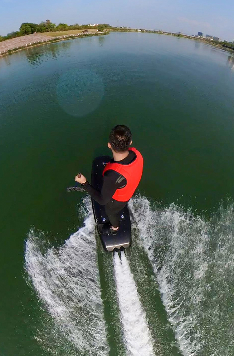 智能动力冲浪板抖音同款电动冲浪板高速动力喷射水上运动站立冲浪板
