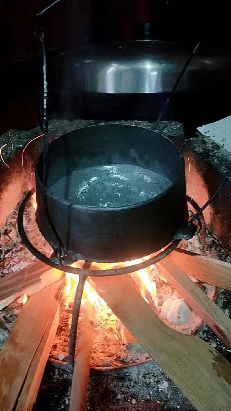 山头林村传统老式铸铁鼎锅生铁顶锅特厚老铁吊锅吊罐铁锅鸡煮饭鼎罐