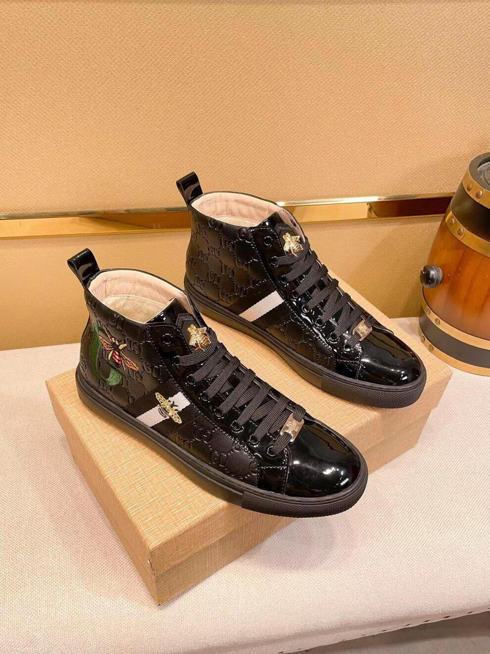 巴巴小蜜蜂2022奢侈品牌酷奇新款秋冬休闲鞋男高帮运动透气平板男鞋子