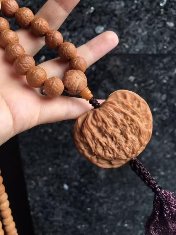 文玩核桃异形扁片核桃桃心麒麟纹官帽吊坠挂坠手把件 50以下的扁核桃