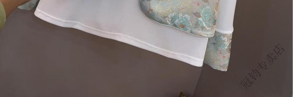 5f77ae19a79989d5.jpg' style=