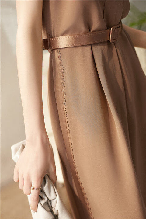 642e4b8ab0a55b7c.jpg' style=