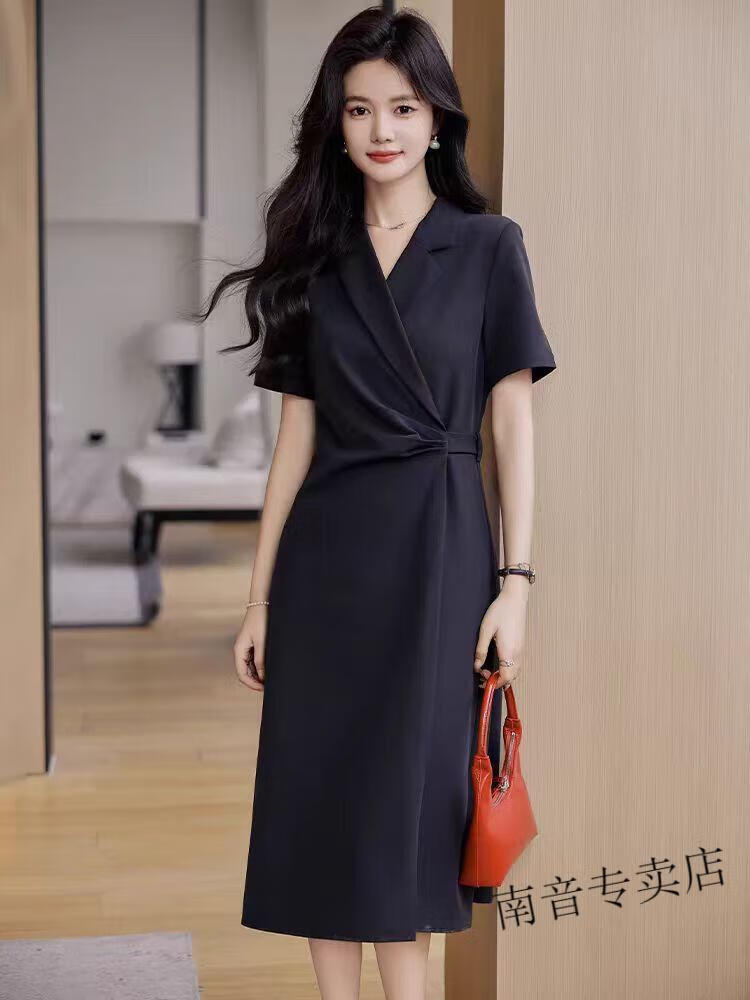 d62d6f6d45ea070d.jpg' style=