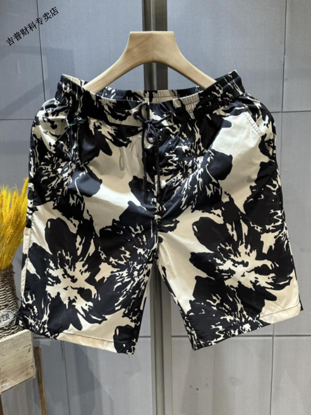 d819f84a65aecf48.jpg' style=