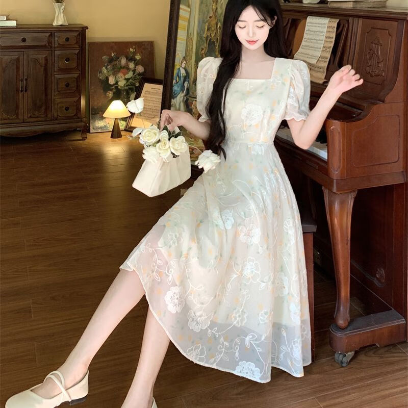 7f45f3f22318509c.jpg' style=