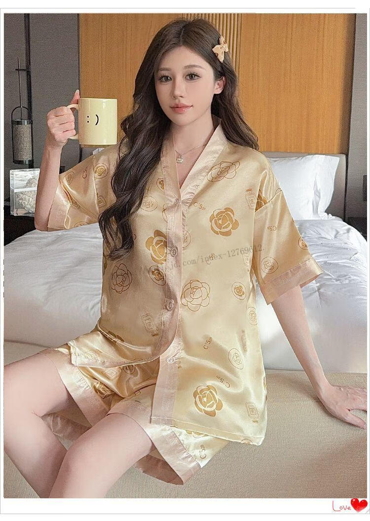 5e5c1100d6020c28.jpg' style=