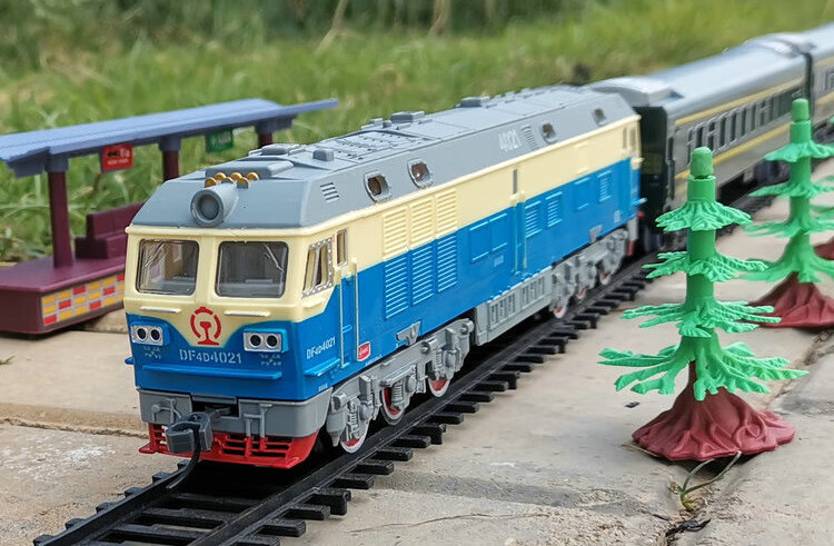 【保价双11】初石 奋发仿真电动轨道高铁东风模型儿童绿皮火车玩具