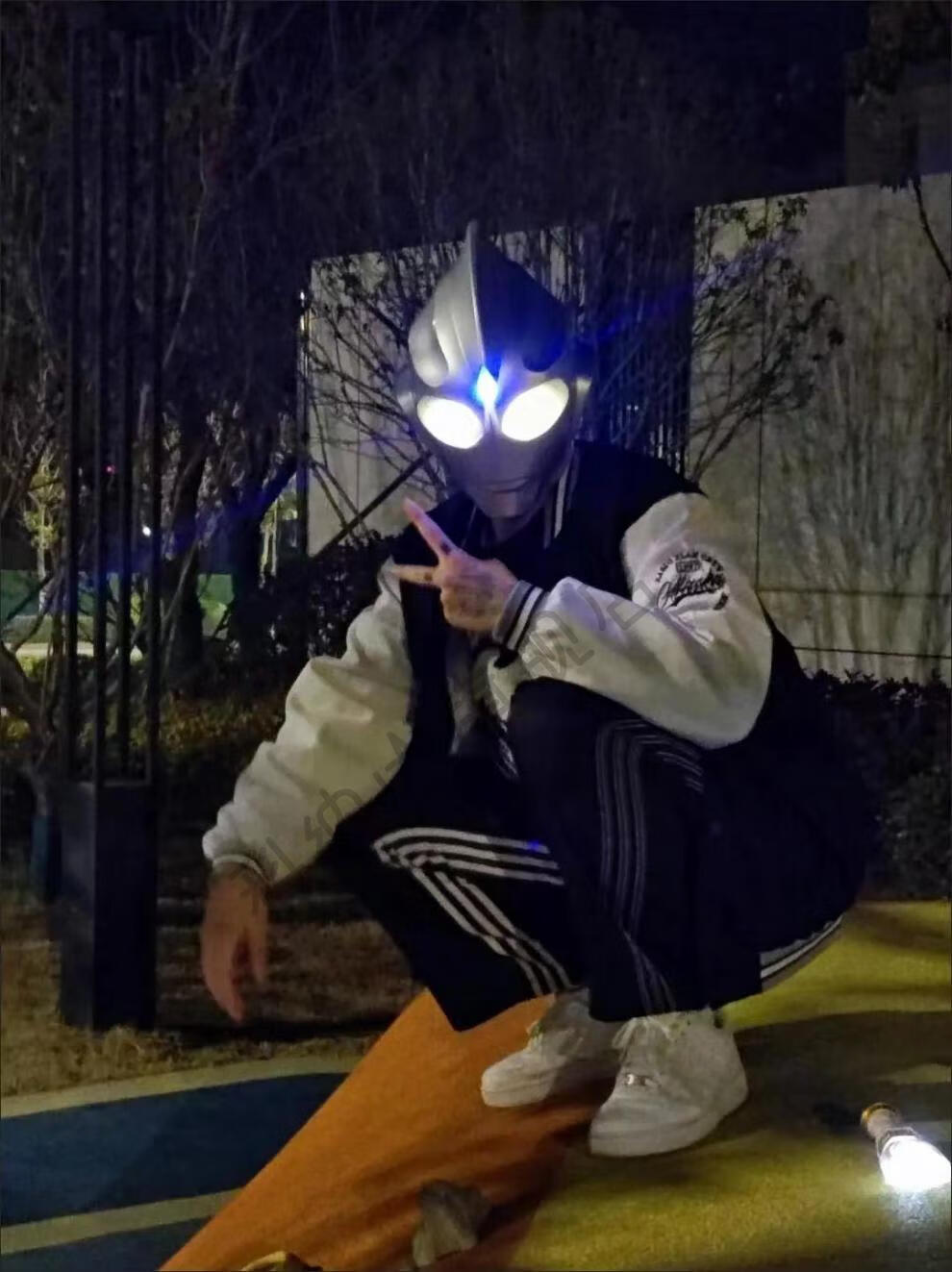 成人迪迦奥特曼头盔头套成人儿童面具可穿戴发光玩具抖音同款变身器女