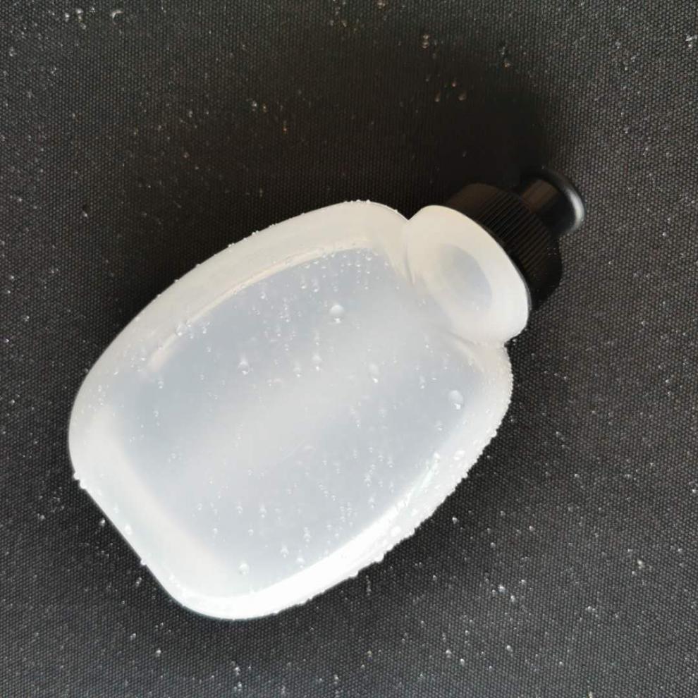 2022新品扁水壶户外跑步户外运动水壶便携跑步快吸挤压水瓶小超轻贴身