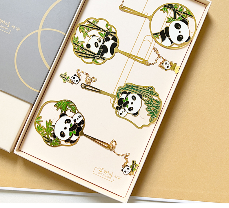 利瑞芬成都熊猫基地纪念品毕业文创礼物纪念品定制刻字金属书签镂空