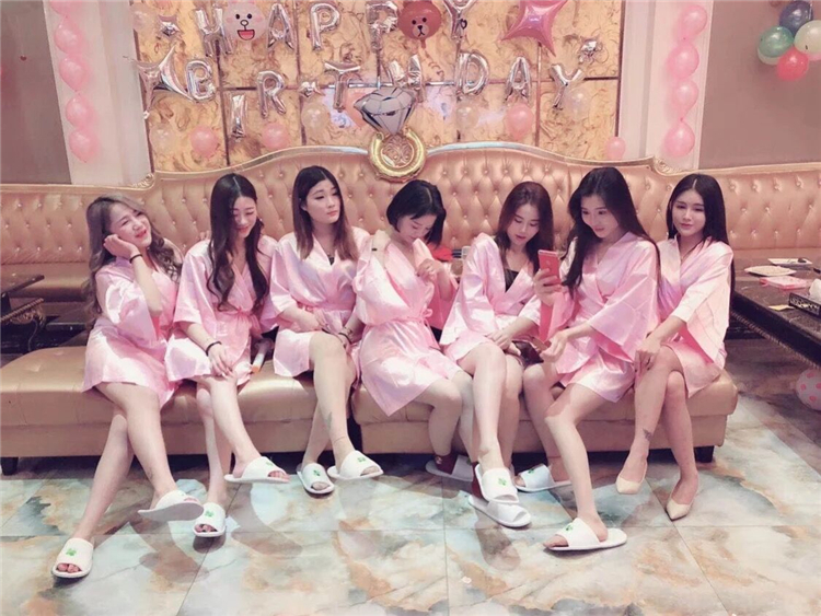 哈昱女睡衣趴生日派对聚会睡裙新娘晨袍闺蜜趴同款真丝性感睡袍花瓣