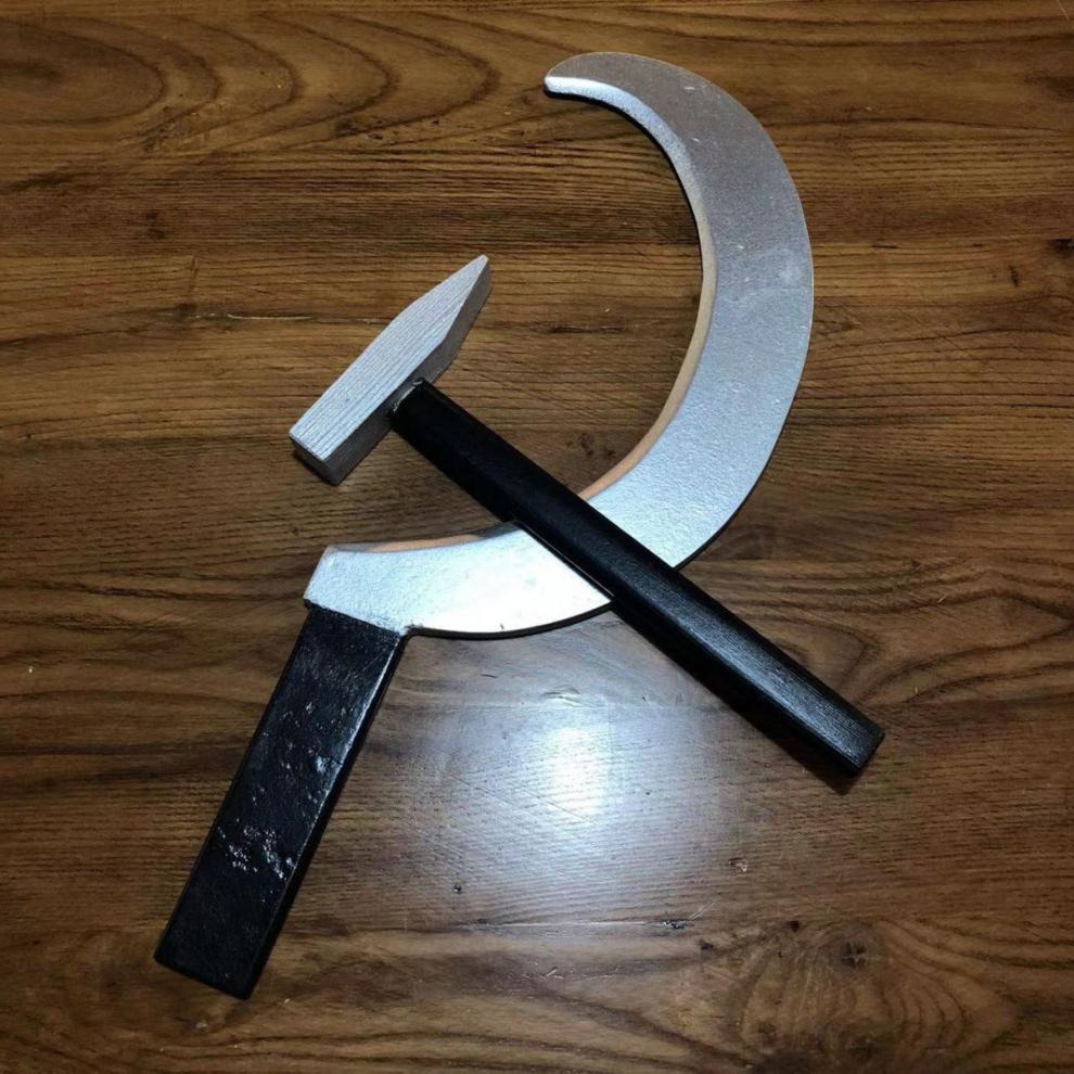 镰刀1锤子摆件 达瓦里氏资本家镰刀1锤子乌拉木质影视道具网红成品