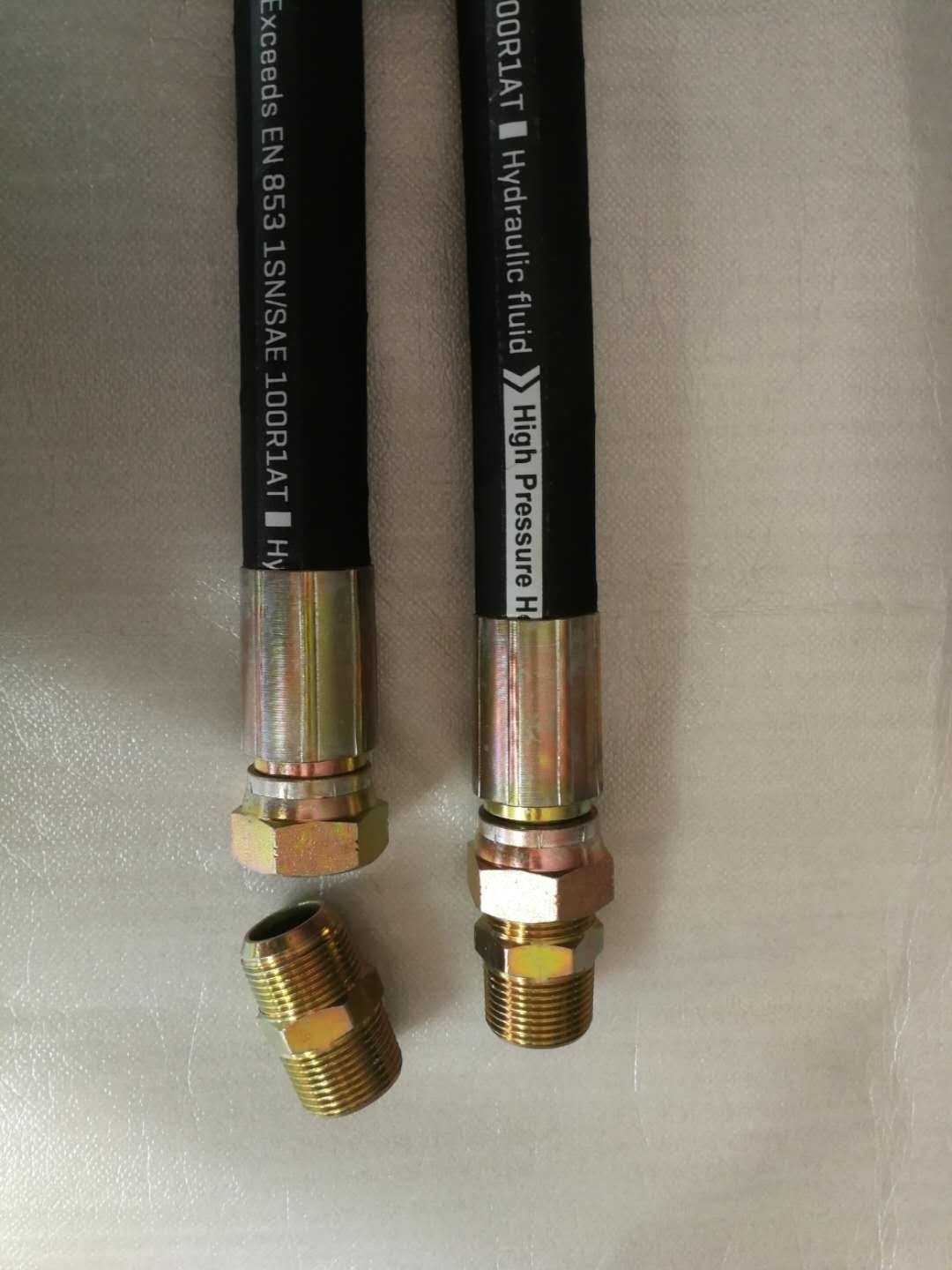 空压机储气罐干燥机连接高压软管.连接高压气管.橡胶管. 4分1.