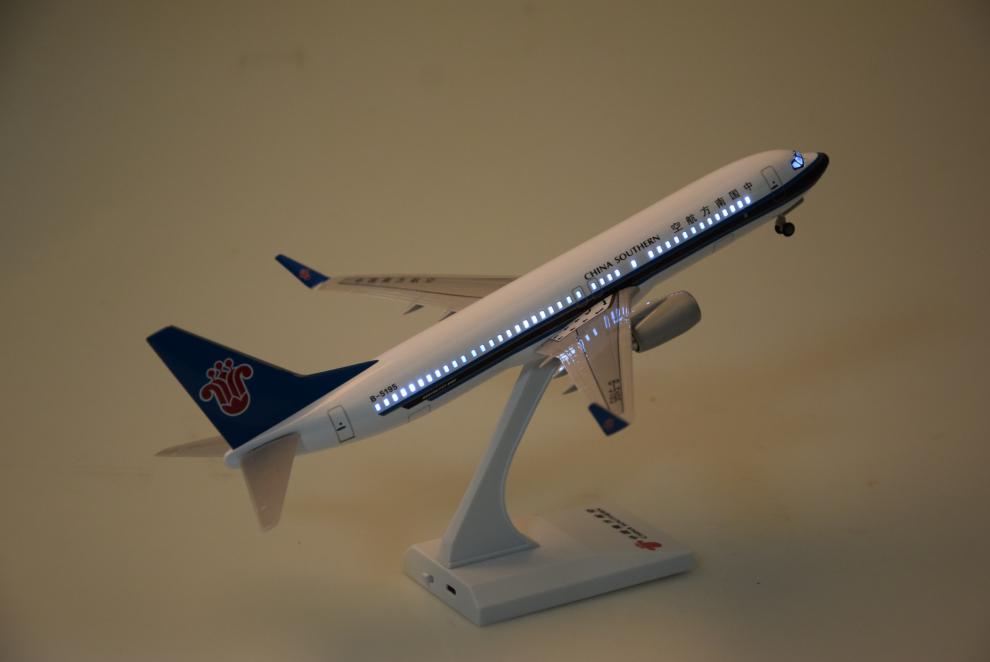 30厘米a380飞机模型东航南航带灯带轮仿真客机c919带轮带灯b787川航