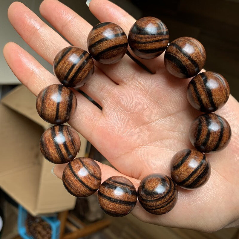贡木手串印尼贡木满油沉香2.