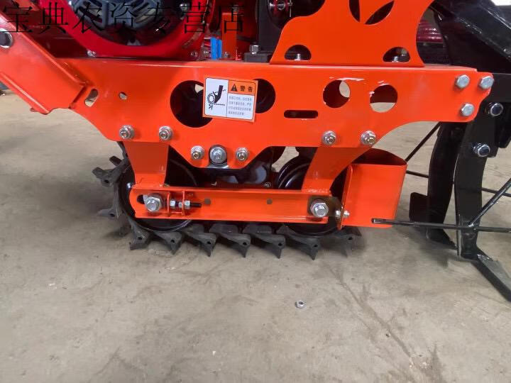 新款大蒜收获机犁蒜锄蒜机挖蒜机汽油机链轨式小型农用刨蒜机 大蒜