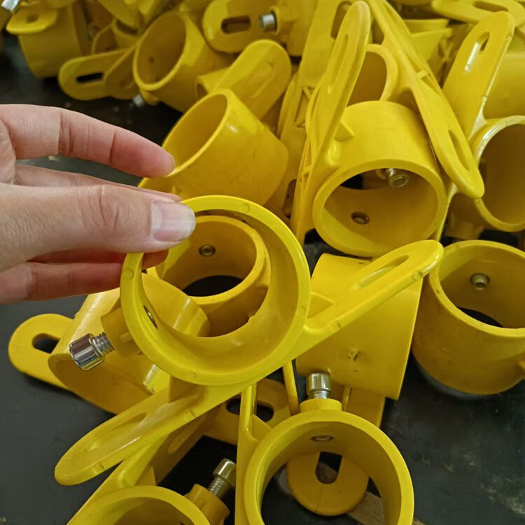 定型化临边防护连接件 钢管连接件 楼梯扶手连接万向塑料扣件卡扣