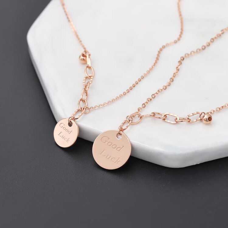 周庆祥18k玫瑰金刻字圆牌goodluck好运项链女士素金套链女式锁骨链