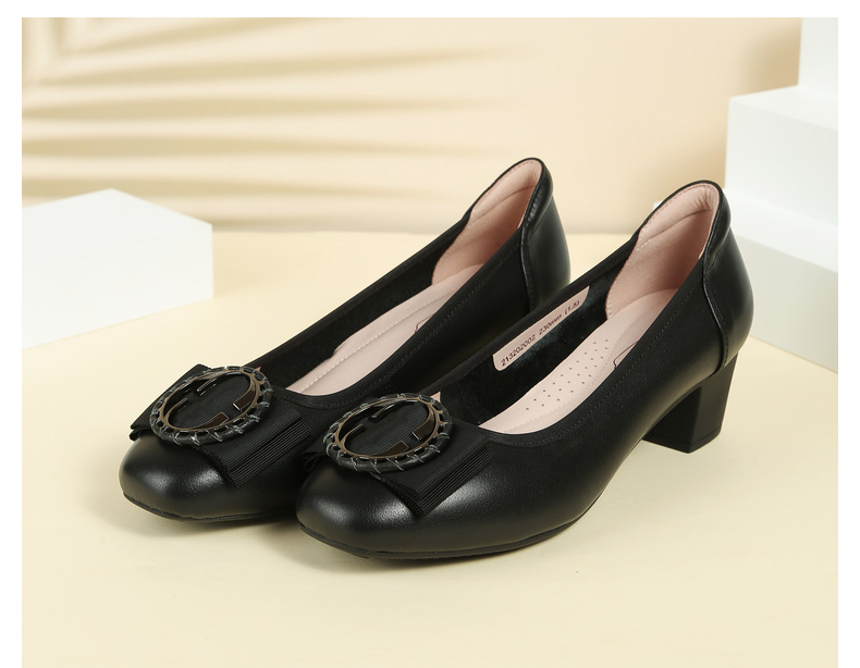 老美华春秋新款妈妈低帮鞋日常工作鞋真皮舒适不磨脚女单鞋小高跟枪色