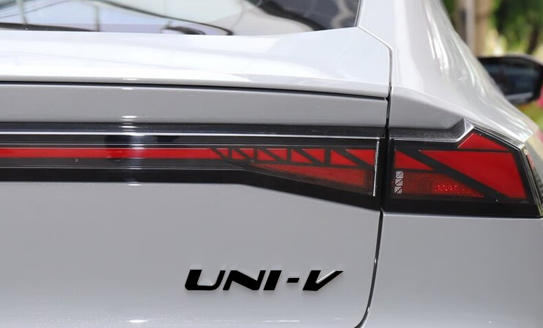 长安univ外饰贴纸适用于univ改装车标字母尾标车标全包改色贴膜红标