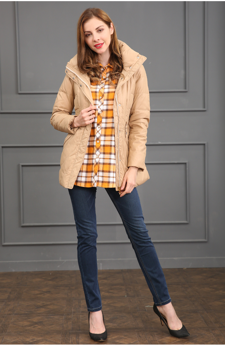 威鹏女装中长款羽绒服女连帽立领修身型卡其色加厚保暖外套338528