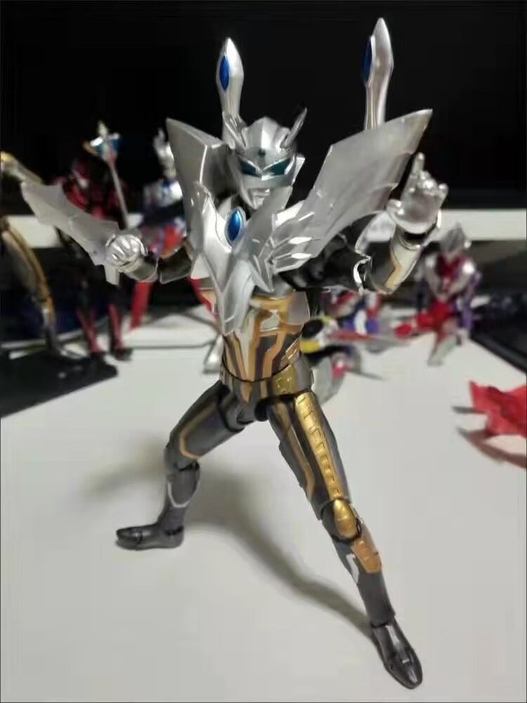 shf光辉赛罗黄金闪耀迦特利迦特曼可动人偶模型玩具豪华暗黑赛罗支架