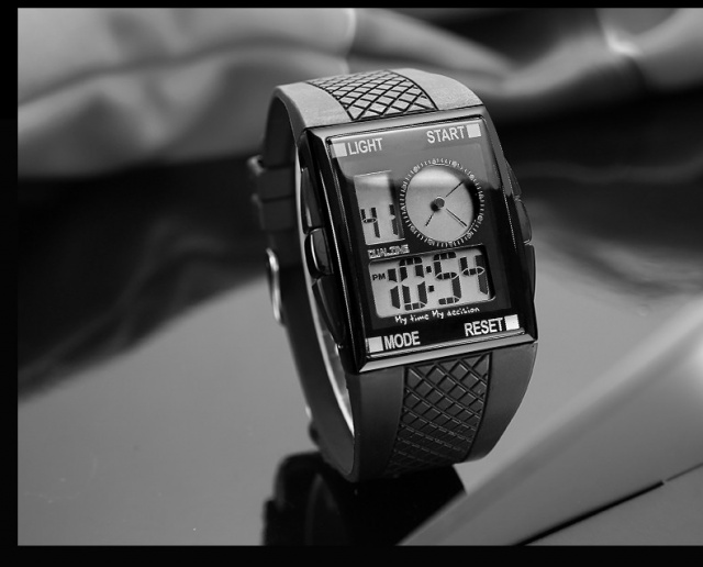 (ots)男生手表时尚潮流高中生手表防水夜光多功能户外运动电子表男士