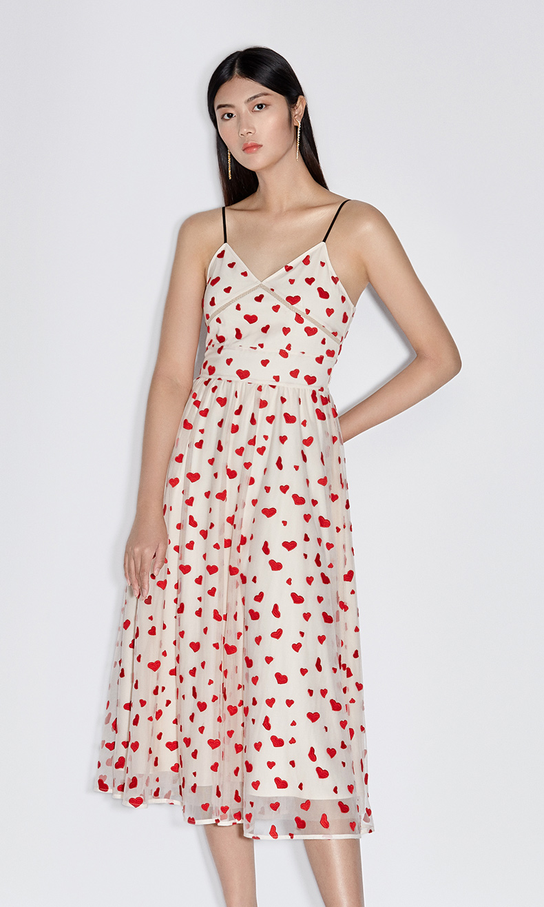 ochirly欧时力新款夏装心形刺绣收腰网纱长款吊带连衣裙女 黑色090 xs