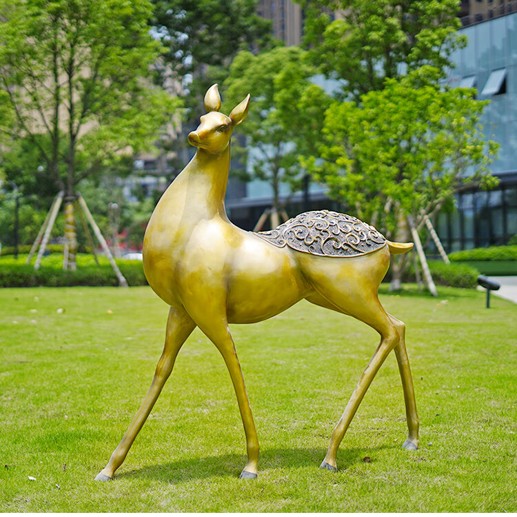 仿铜鹿雕塑麋鹿室外玻璃钢抽象动物摆件园林景观草坪装饰道具模型红色