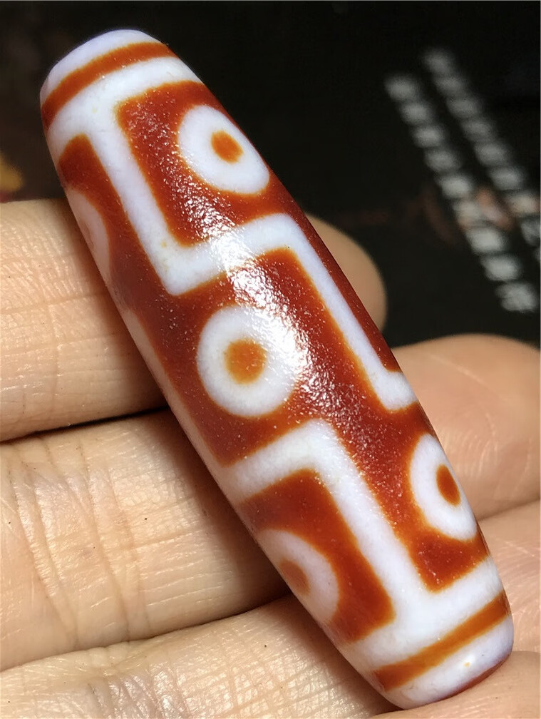 藏传高油包浆红润镶蚀红玉髓九眼天珠挂件吊坠收藏