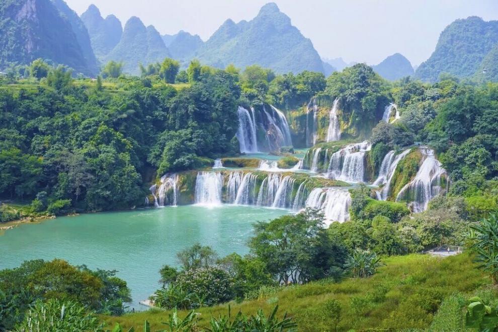 山水画客厅自粘背胶海报定制中式带背胶自粘贴画山水瀑布风水画流水生