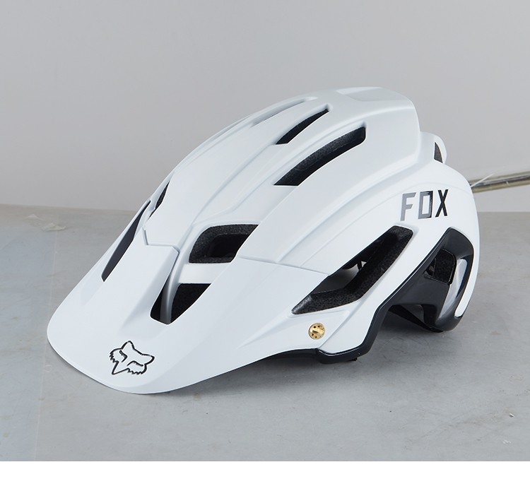 为爱冲锋的勇士骑行头盔 男女头盔速降山地车骑行半盔一体成型越野盔