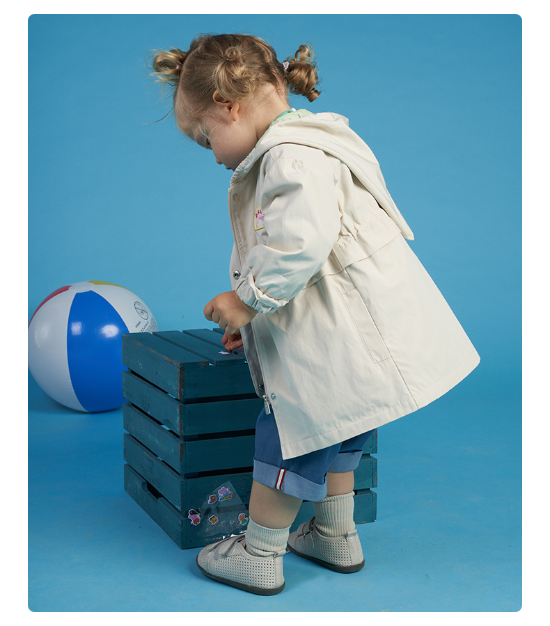 moimoln小云朵童装女童外套儿童春秋洋气连帽休闲时尚可爱上衣浅米色