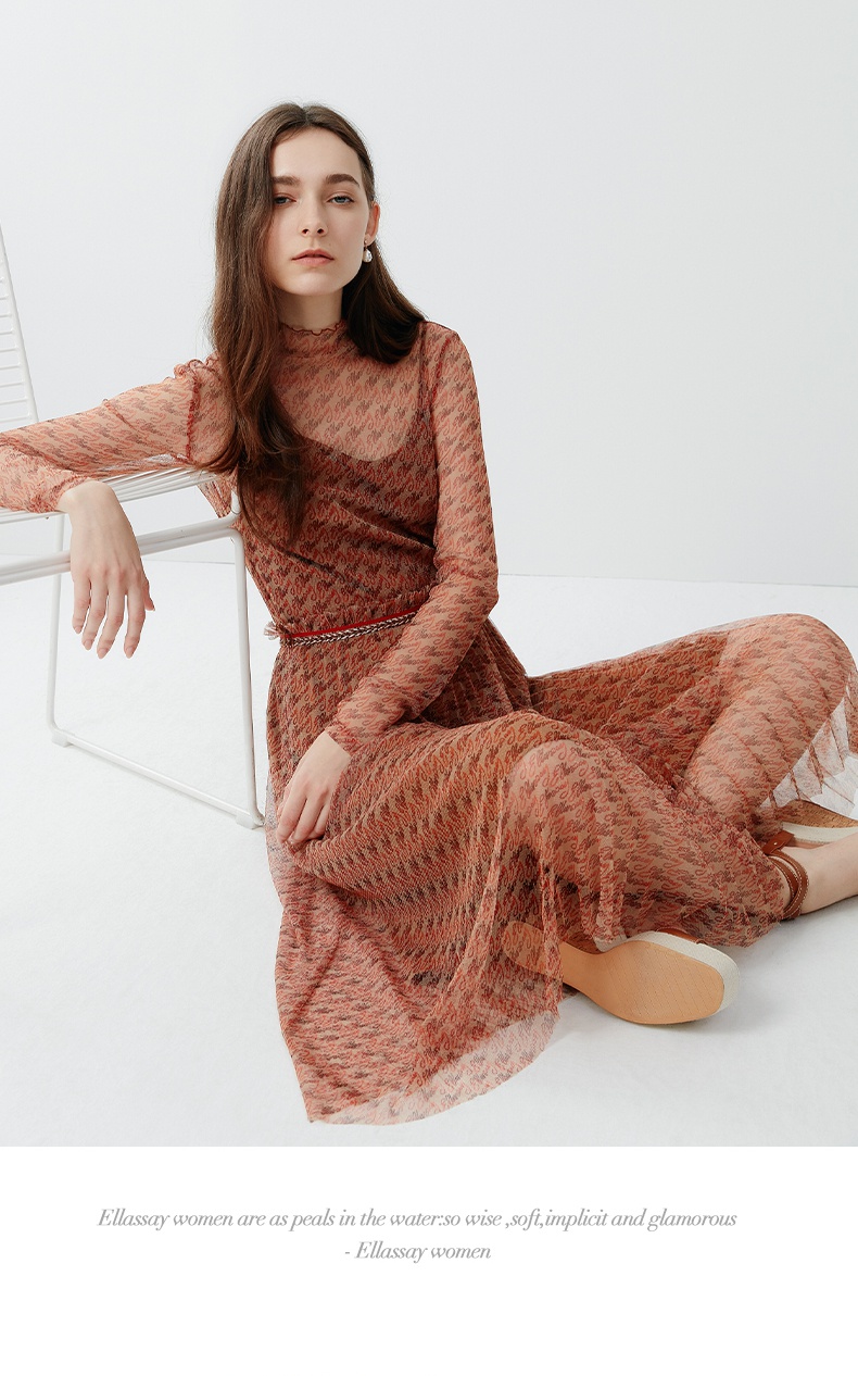 ellassay歌力思2021春夏新款弹力柔软葱丝网纱logo纹样针织连衣裙驼