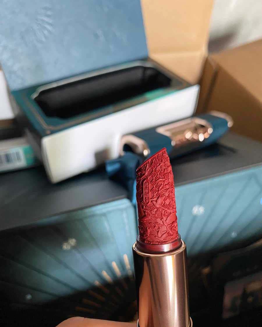 花西子 花西子同心锁口红2f浮雕花唇膏女保湿滋润斩男色中国风定情锁