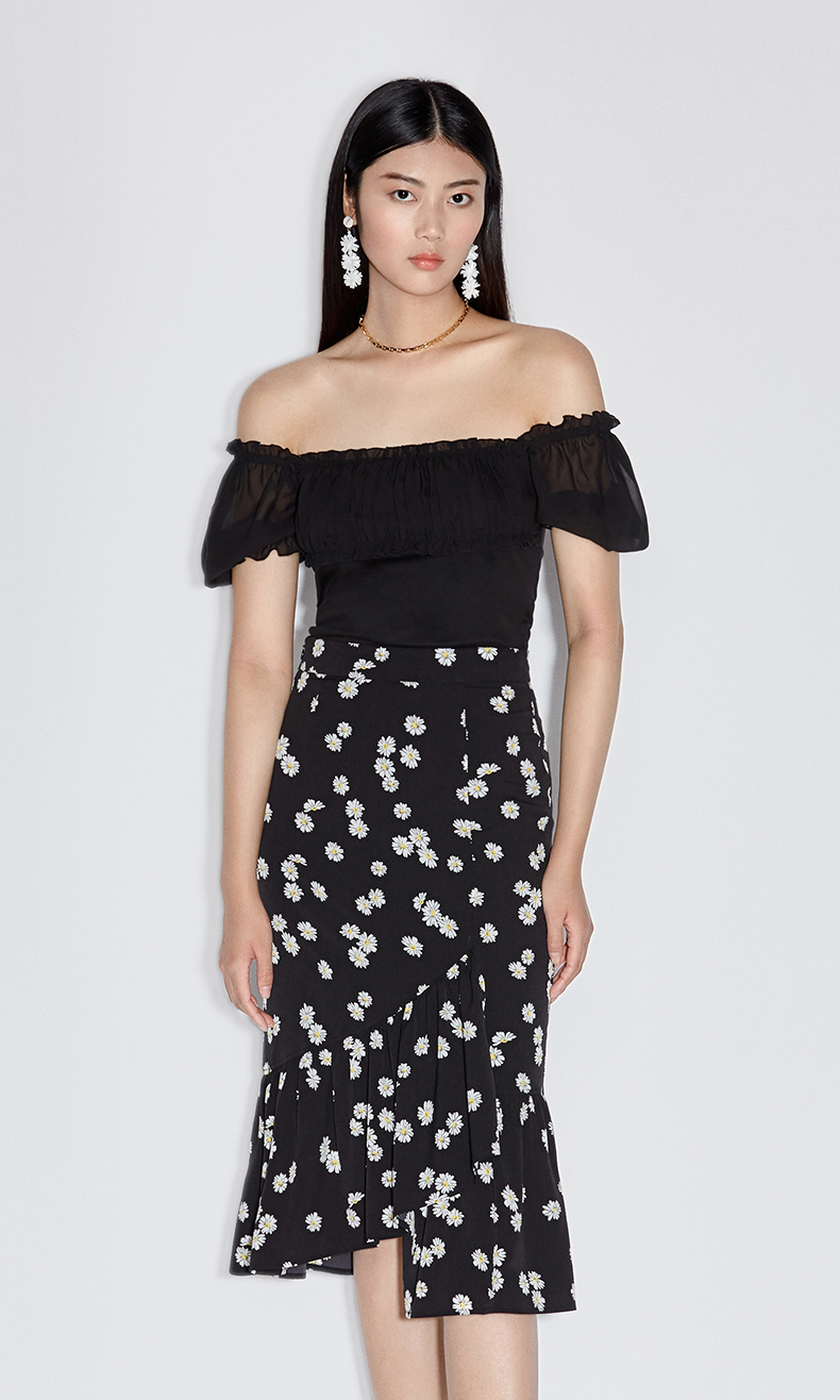 ochirly欧时力2021新款夏装碎褶方领露肩两穿短上衣雪纺短袖t恤女