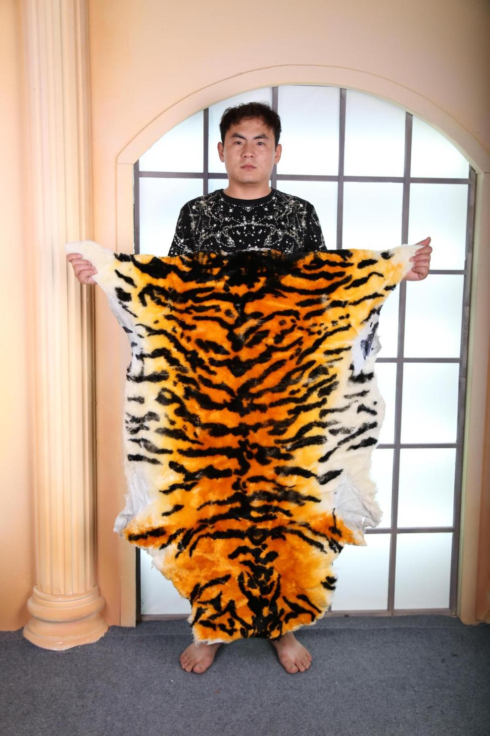 仿真老虎皮椅垫仿虎皮毛一体沙发坐垫床边冬椅垫整张羊皮整张仿虎皮约