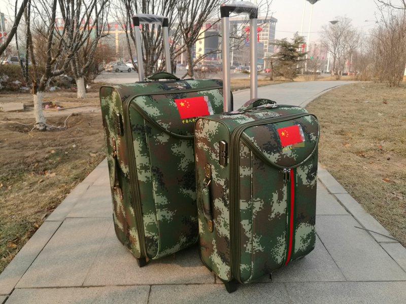 新式军用行李箱图片