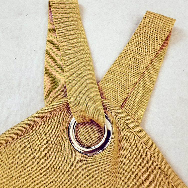 格格家 夏季新款女铁环挂脖吊带小背心性感针织修身露肩上衣 黑色 均