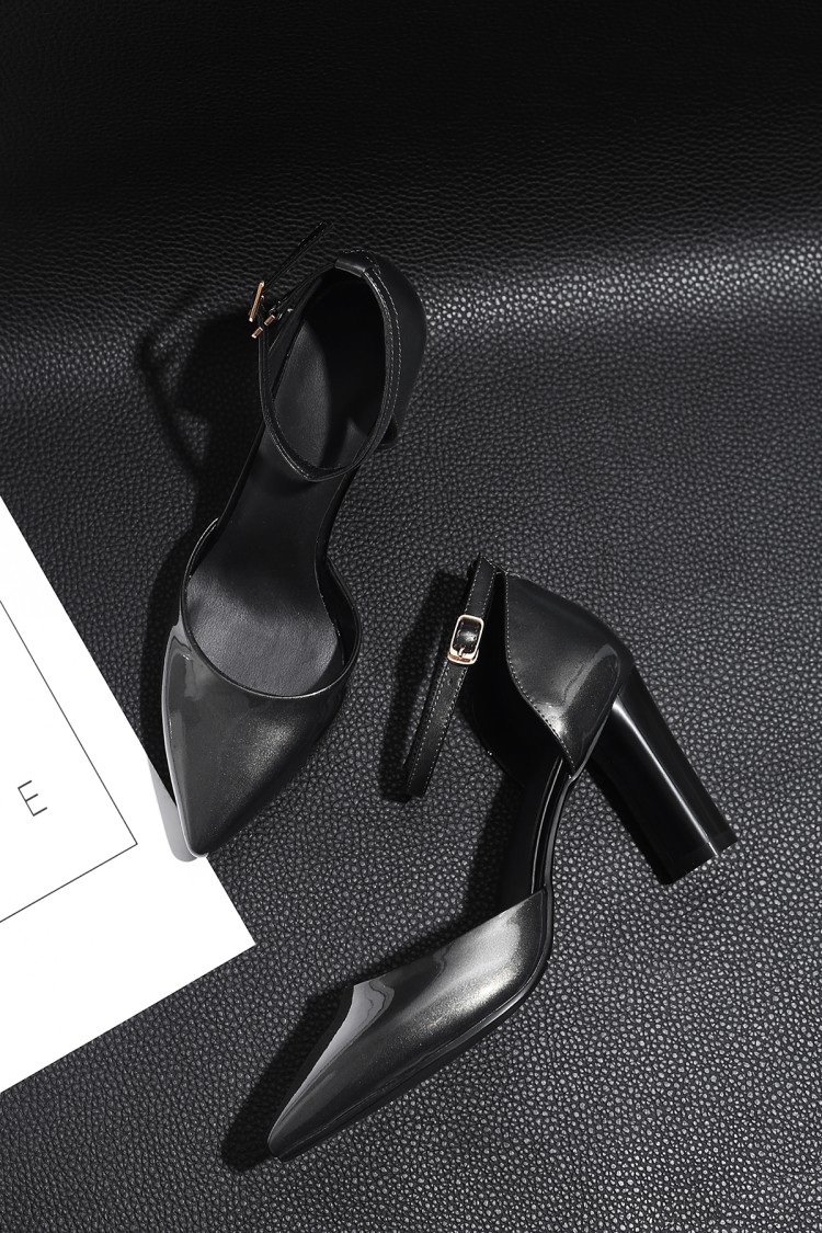 一字扣高跟鞋女夏季2018新款漆皮粗跟尖头单鞋中空包头凉鞋女 黑色 33